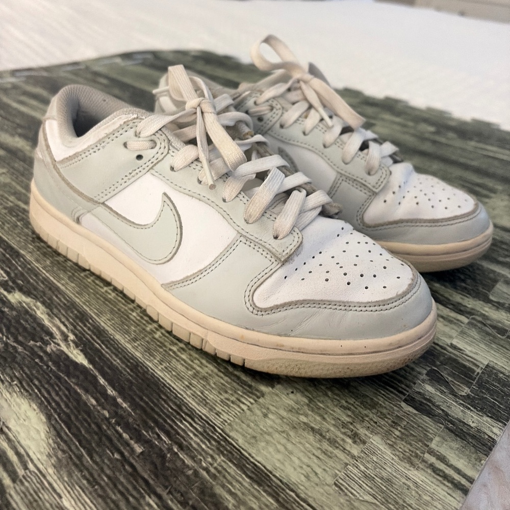 Nike Light grey low dunks
